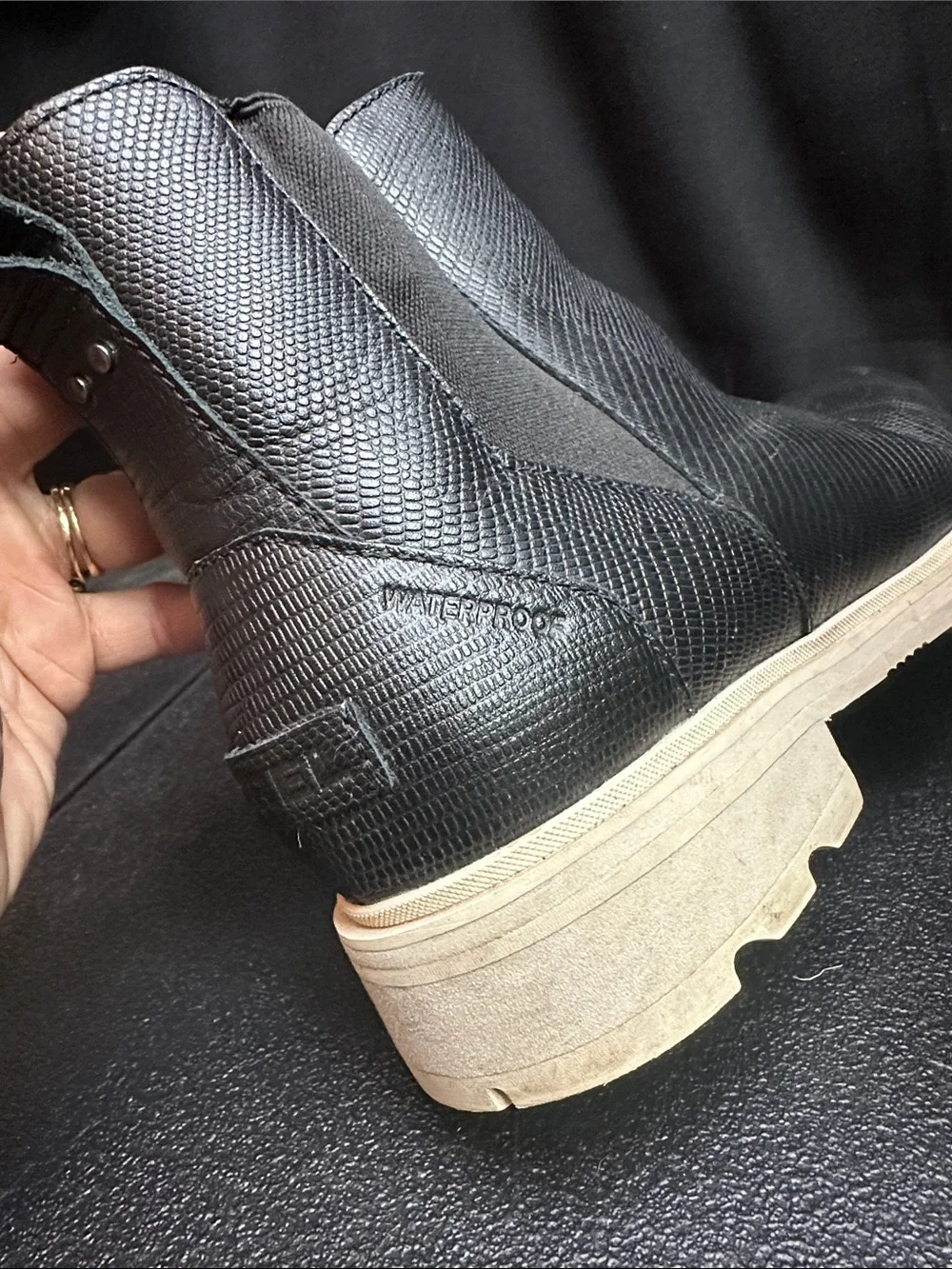 Sorel Black weatherproof boots size Woman’s 11